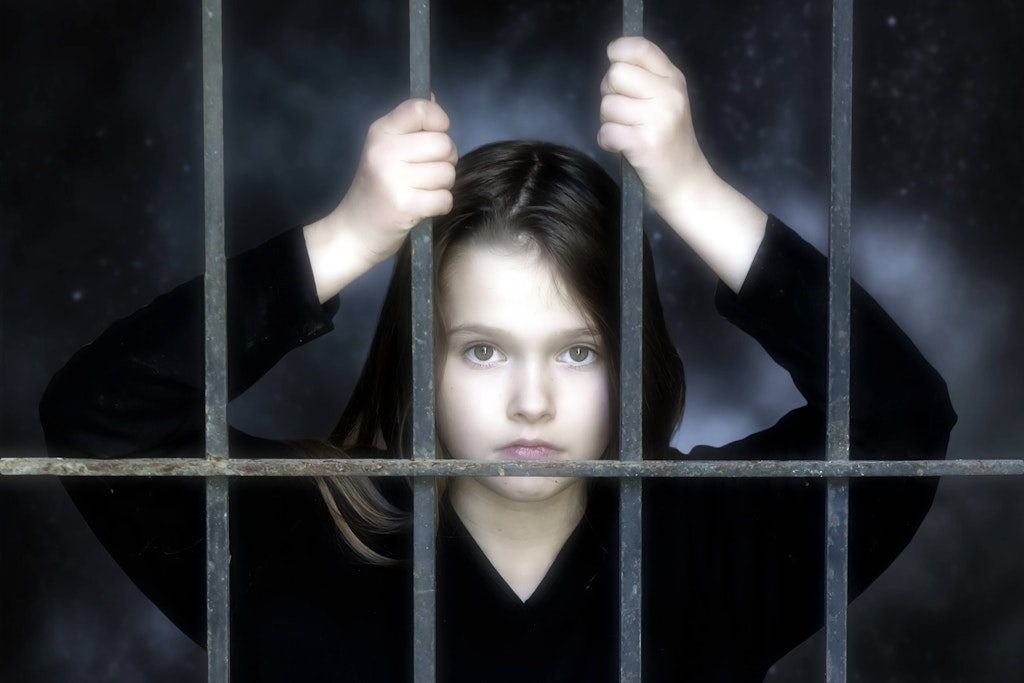 In Berlin sitzen immer wieder Kinder im Gefängnis, obwohl sie nichts getan haben (Symbolfoto).