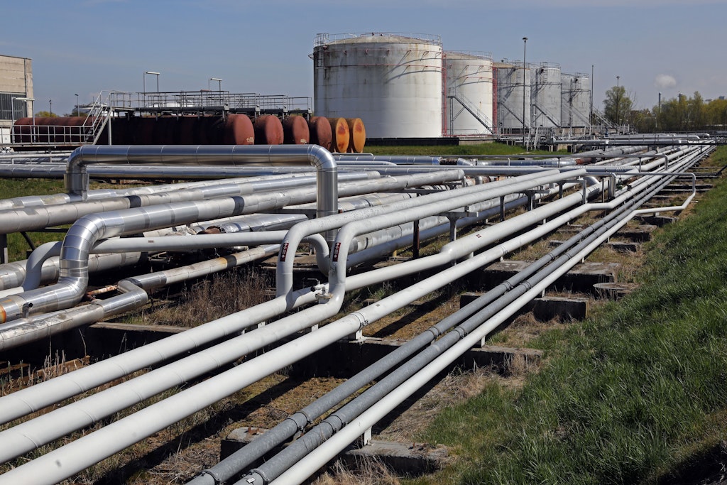 Über den Ölhafen in Rostock könnte Ersatz für ausfallende russische Pipeline-Lieferungen fließen.