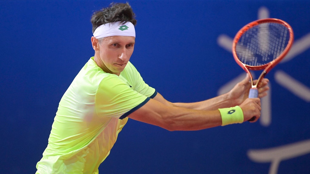 Sergej Stachowski, einst die Nummer 31 der Tennis-Welt, tauschte seinen Tennisschläger gegen eine Waffe, jagt nun in der Ukraine russische Agenten.