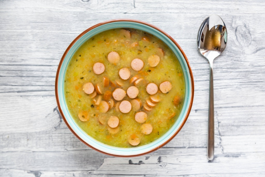Sächsische Kartoffelsuppe: Deftig, lecker - und ohne Bockwurst nur schwer vorstellbar.