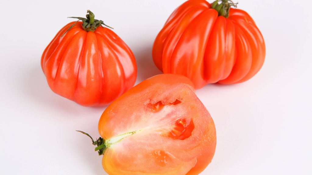 Tomaten mit viel Fruchtfleisch eignen sich hervorragend für diesen Salat.