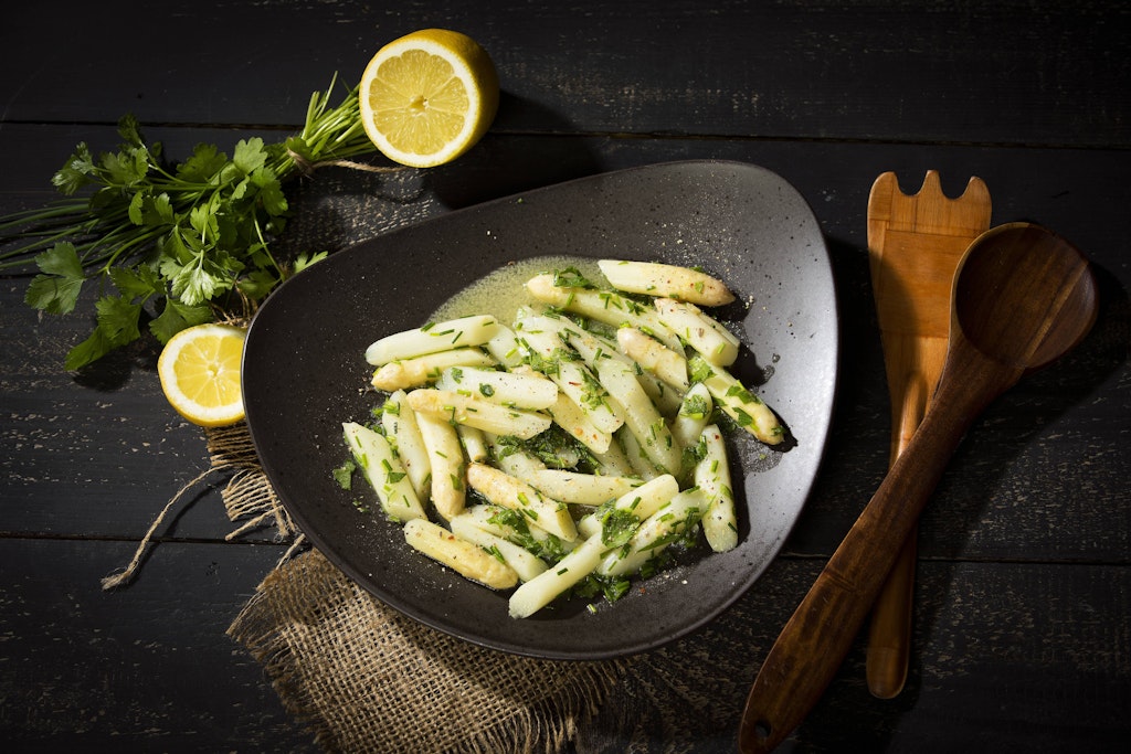 Spargelsalat ist blitzschnell gemacht, super lecker und total gesund.