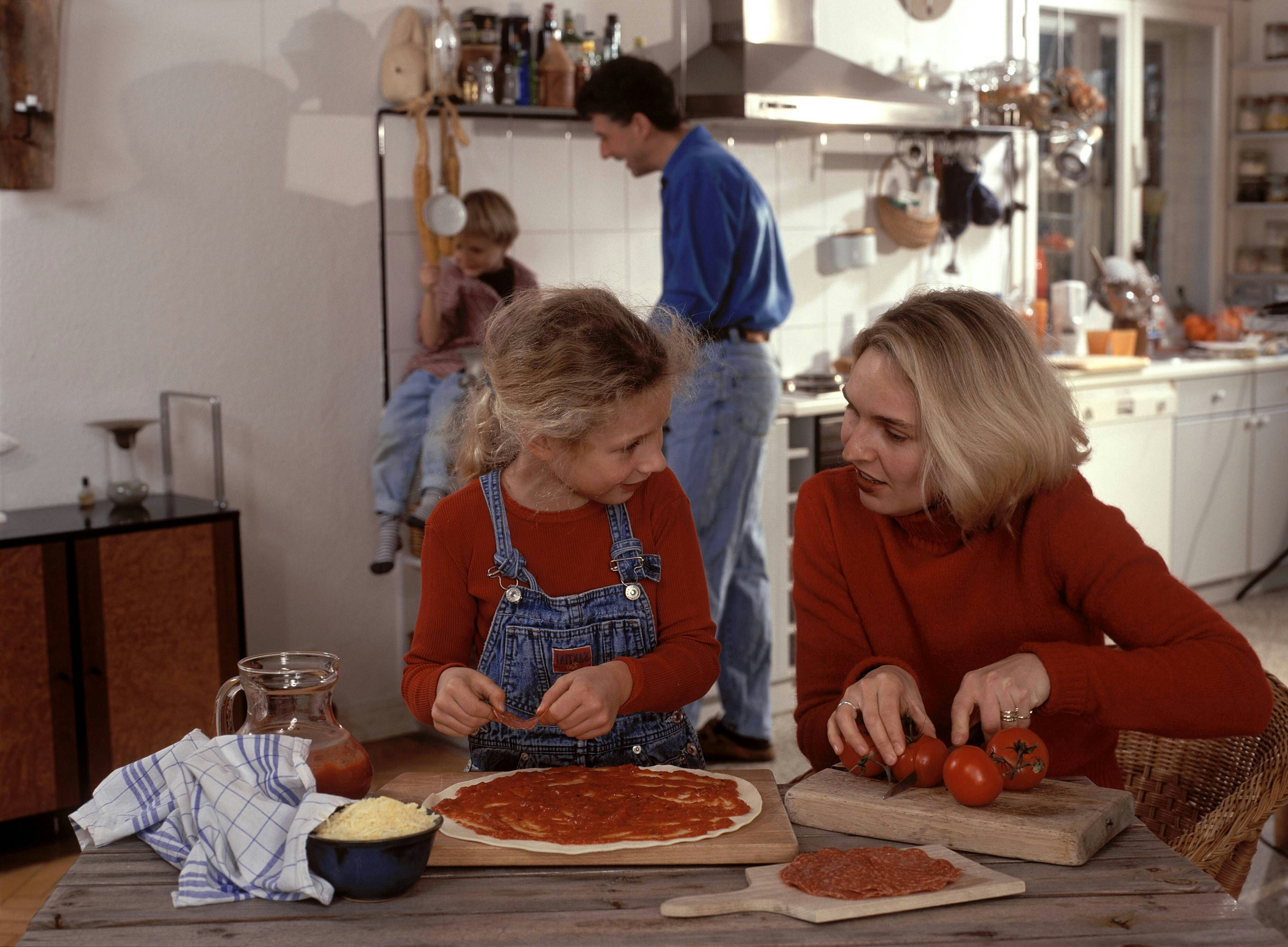 Heute gibt es Eierkuchen-Pizza vom Blech. DIESER Pizza-Teig gelingt ...