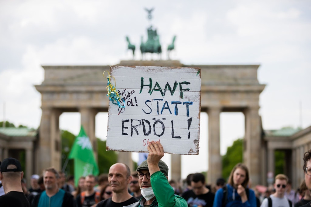 Demonstranten in Berlin forderten die schnell Cannabis-Legalisierung.