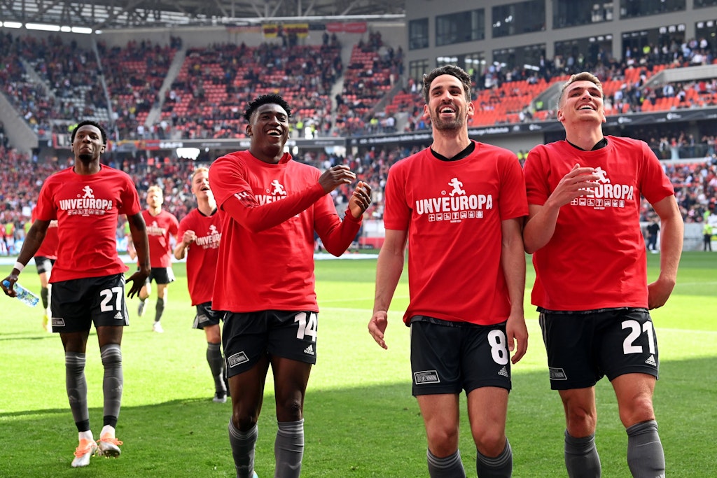 In Motto-T-Shirts mit der Aufschrift UNVEUROPA feierten die Unionstars um Taiwo Awoniyi, Rani Khedira & Co. den erneuten Einzug in das internationale Geschäft.