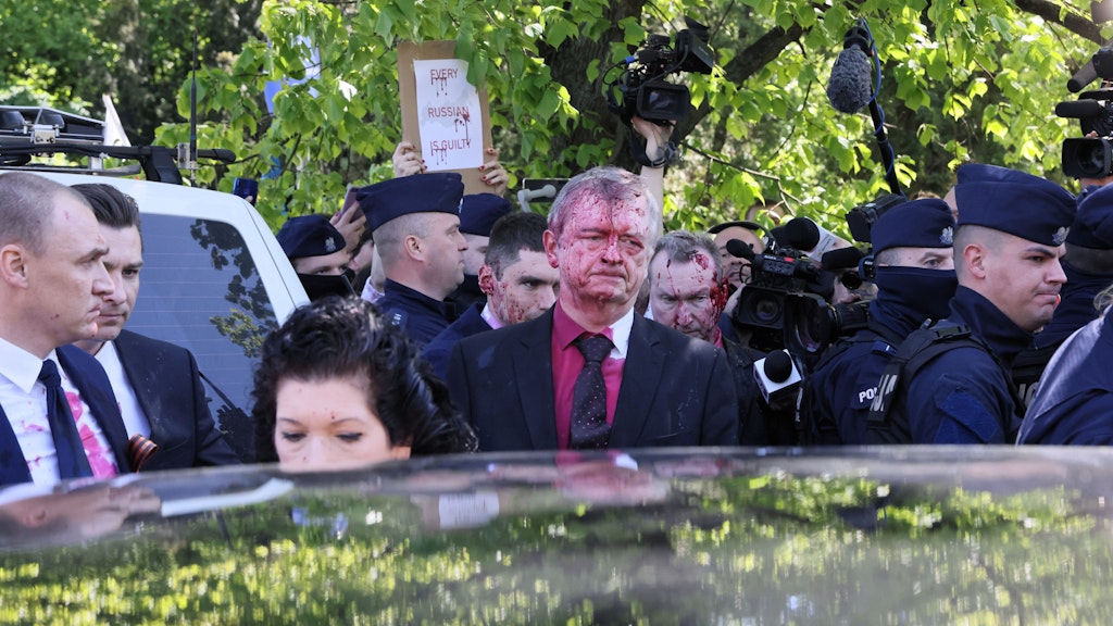 Sergej Andrejew und seine Delegation brachen die Kranzniederlegung ab und fuhren wieder ab.