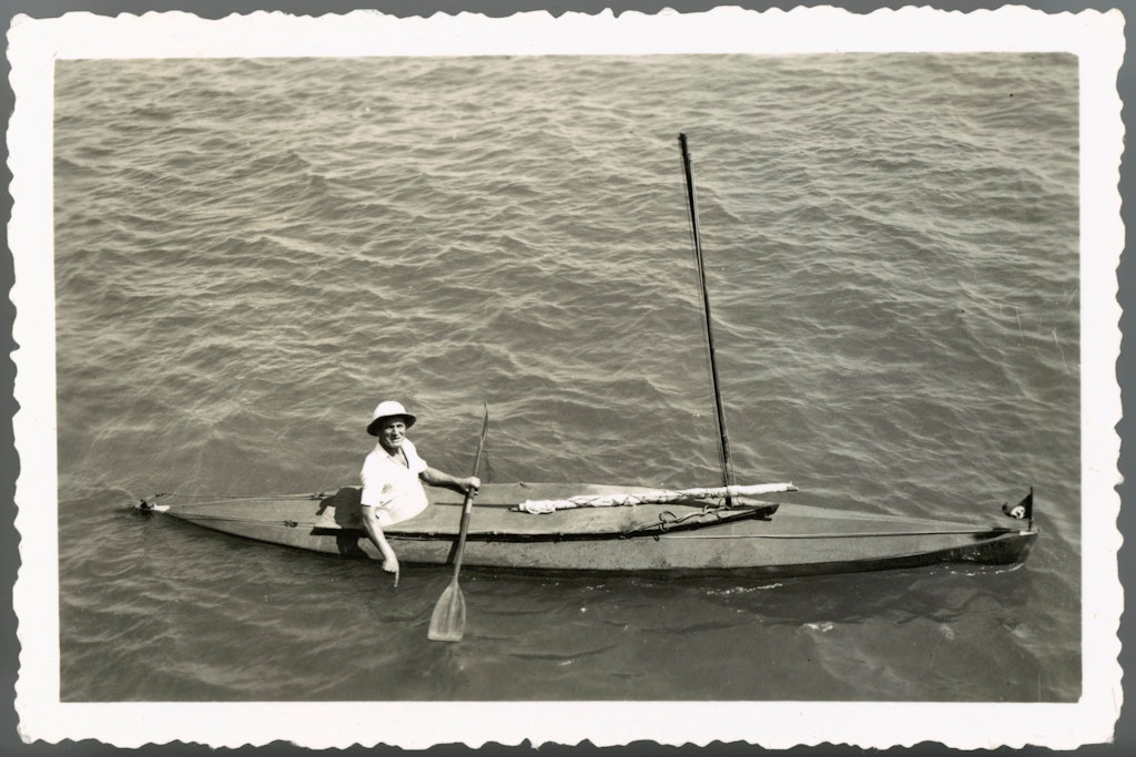 Der deutsche Rekord-Paddler Oskar Speck auf einem undatierten Foto an der Küste Timors.