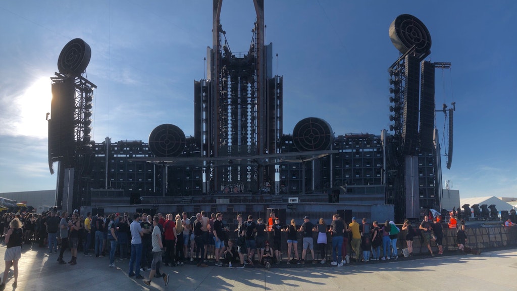 Die Auserwählten: Nur wenige Hundert durften bei der Tour-Generalprobe von Rammstein dabei sein.