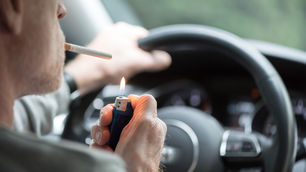 In Griechenland kann Rauchen im Auto teuer werden.