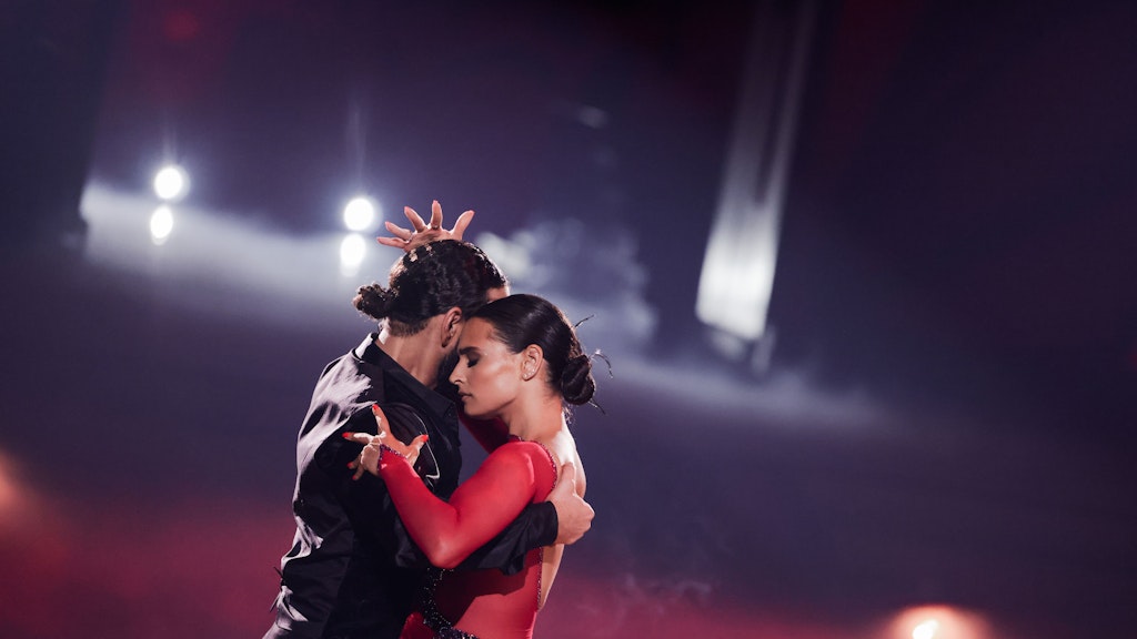 Amira Pocher und Massimo Sinato tanzen im Halbfinale von "Let's Dance" einen Tango.