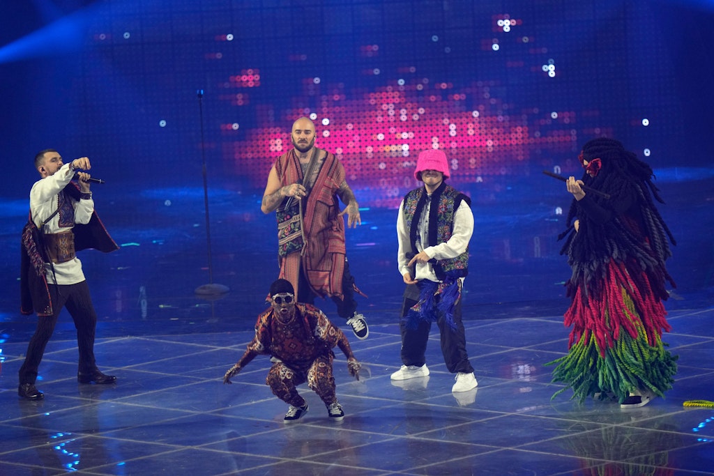 Die Band Kalush Orchestra aus der Ukraine sang "Stefania" in Turin. Sie gewann den ESC, vor allem das Voting des Publikums brachte der Band den Sieg.