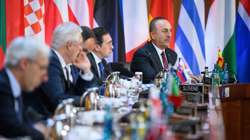 Der türkische Außenminister Mevlüt Cavusoglu mit Kollegen in Berlin.