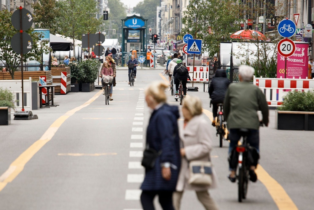 Die Friedrichstraße ist teilweise schon autofrei. Kommt da noch mehr?