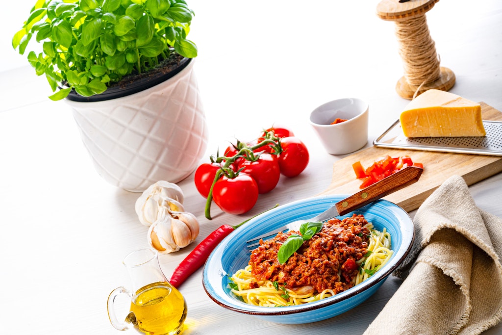 You can make your own spaghetti bolognese with little effort. The whole family will enjoy this delicious recipe.