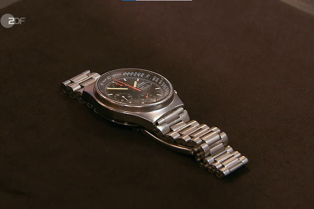 Das Schmuckstück hat schon einiges überlebt, ganz unbeschädigt ist die Uhr nicht