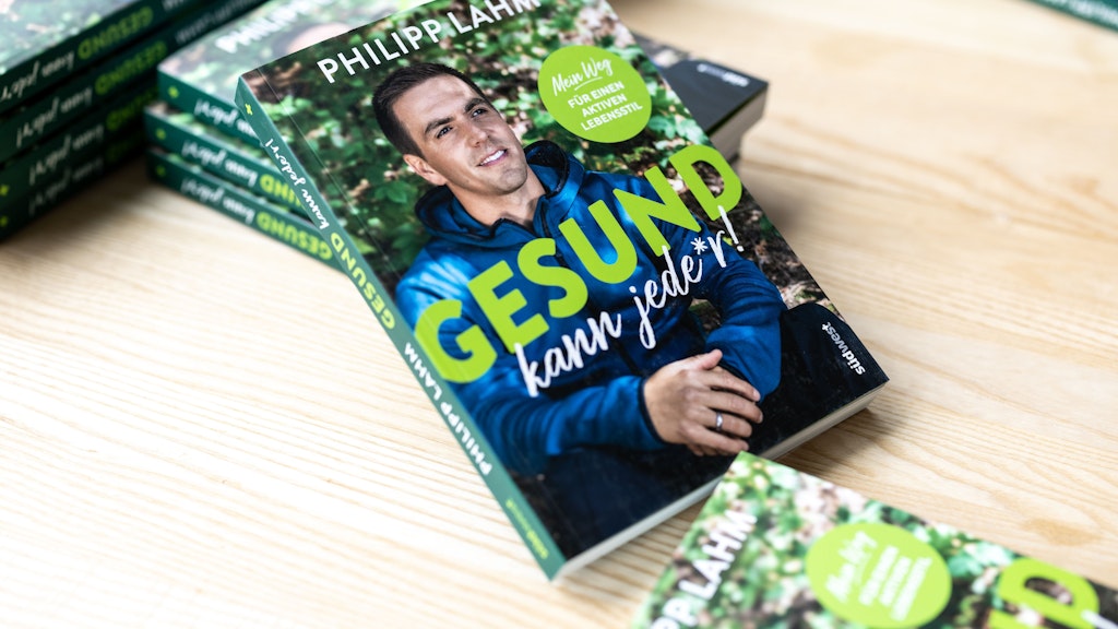 Das Buch "Gesund kann jede*r!" vom ehemaligen Profi-Fußballspieler Lahm ist gerade erschienen.