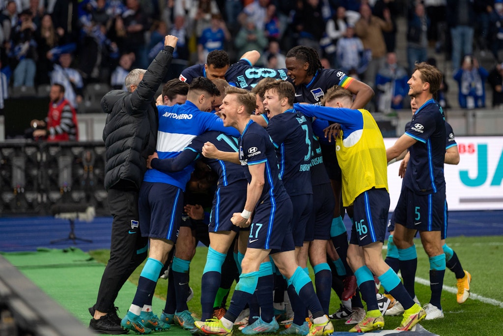 So wollen die Hertha-Fans Donnerstag die Spieler gegen den HSV im ausverkauften Olympiastadion siegen sehen.