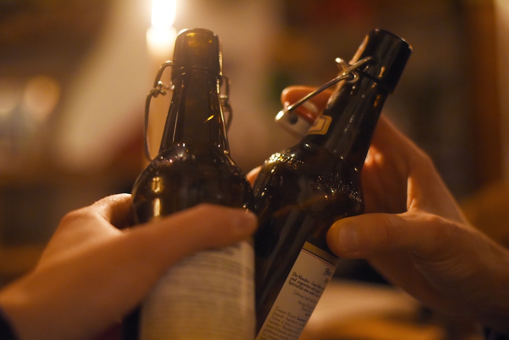 Bierflaschen werden knapp, Kunden sollen Leergut schnell zurückbringen.