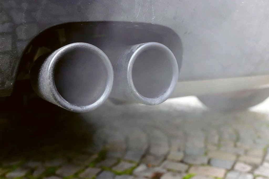 83 Prozent der Politiker-Dienstwagen stoßen zu viel CO2 aus.