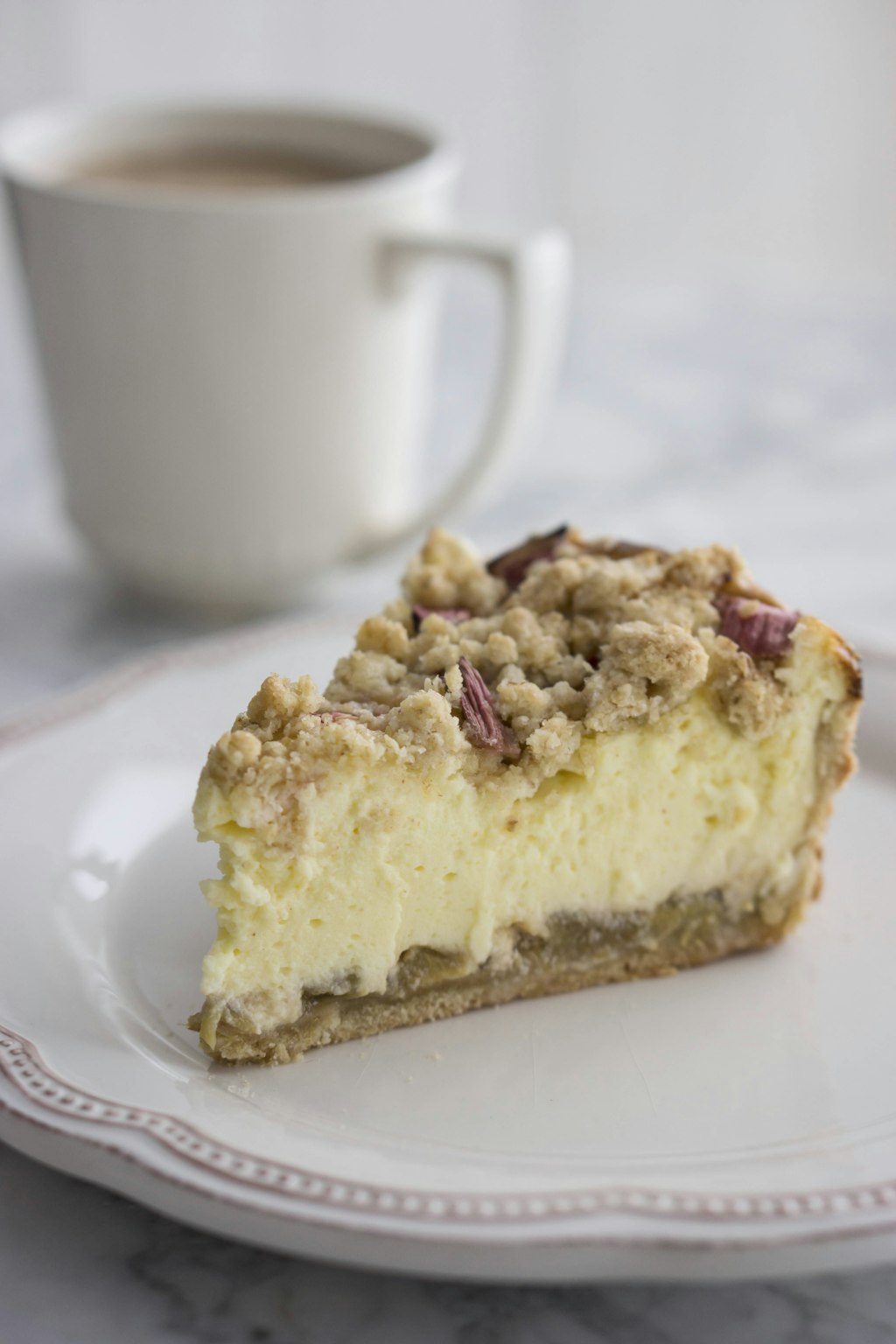 Wer diesen köstlichen Rhabarber-Käsekuchen probiert, lässt alles andere stehen.