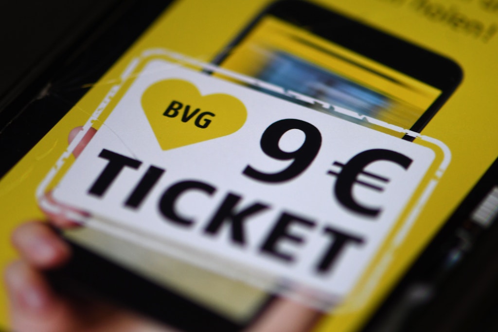 Die BVG verkauft das 9-Euro-Ticket seit Freitag per App.