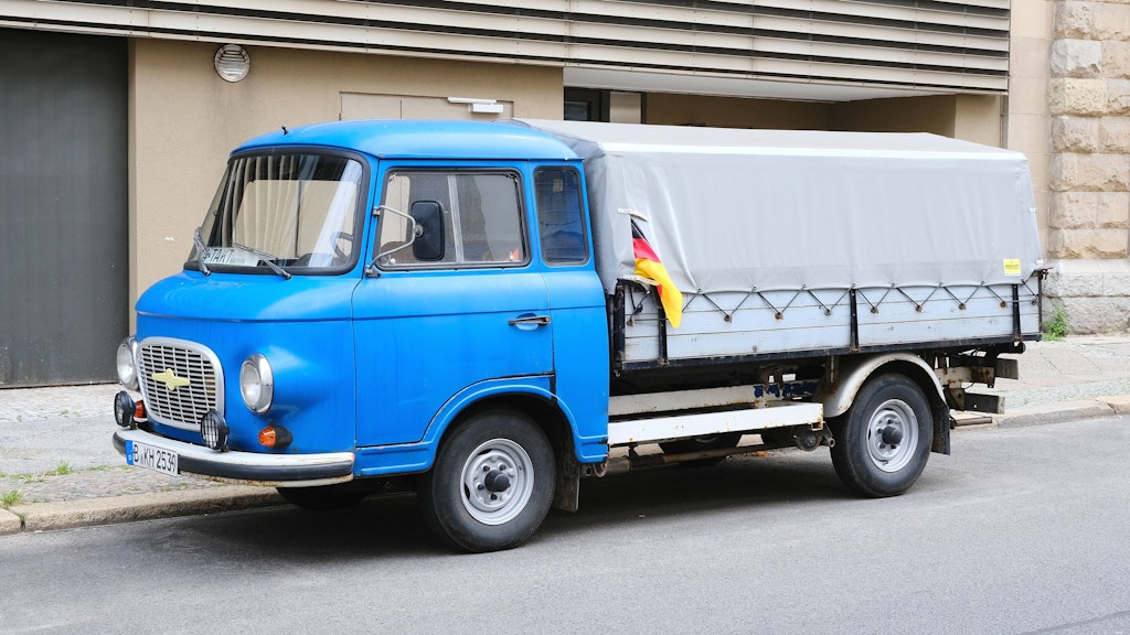 Barkas mit Pritsche – den Wagen fuhren in der DDR oft Handwerker.