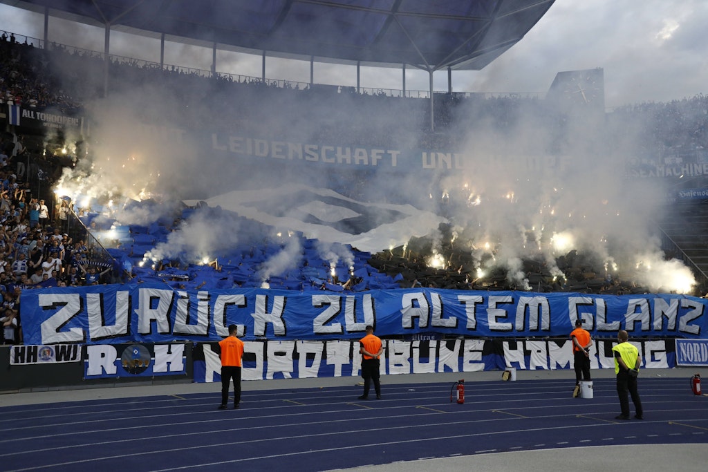 Beim Relegationsspiel am Donnerstagabend im Olympiastadion zwischen Hertha BSC und dem HSV schlugen die Wogen hoch.
