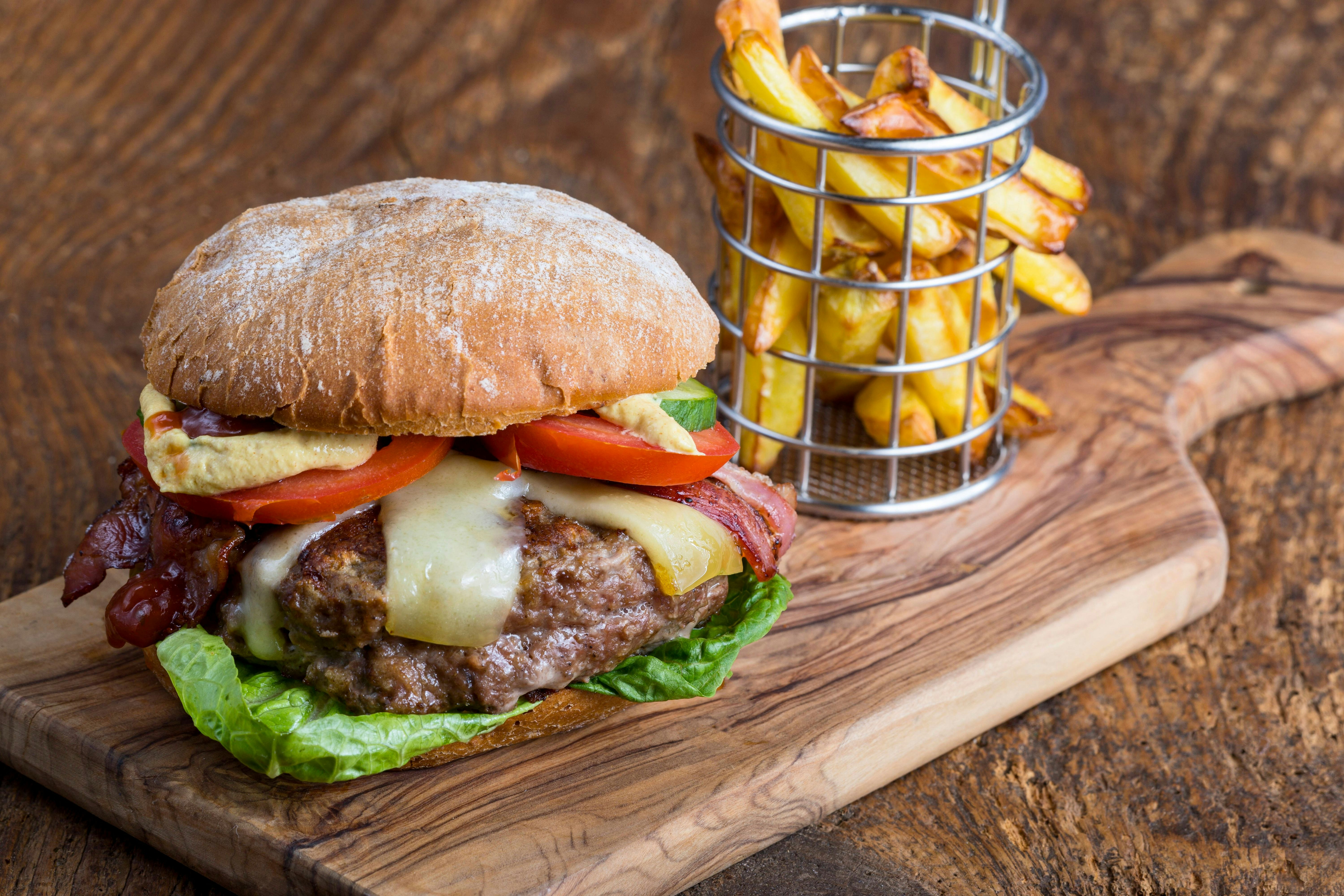 Der beste Burger der Welt – DIESER Tomaten-Trick macht dieses Rezept so ...