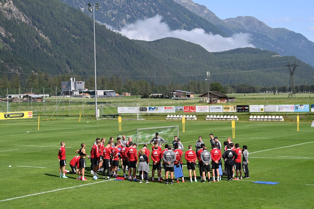 Malerische Kulisse, r0ote Kicker ohne einen Blick für die Schönheiten der Natur. Den 1. FC Union zieht es in der Vorbereitung wieder nach Österreich.