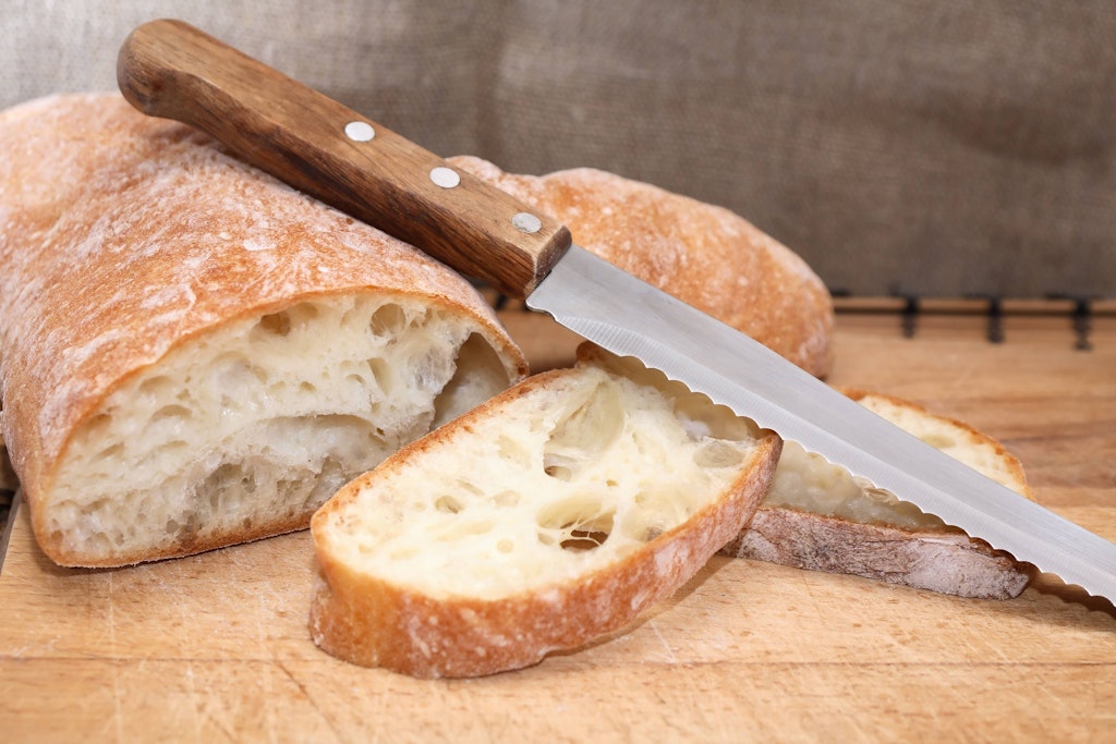 Knuspriges Ciabatta, das italienische Weißbrot, kann man ganz einfach selber backen.