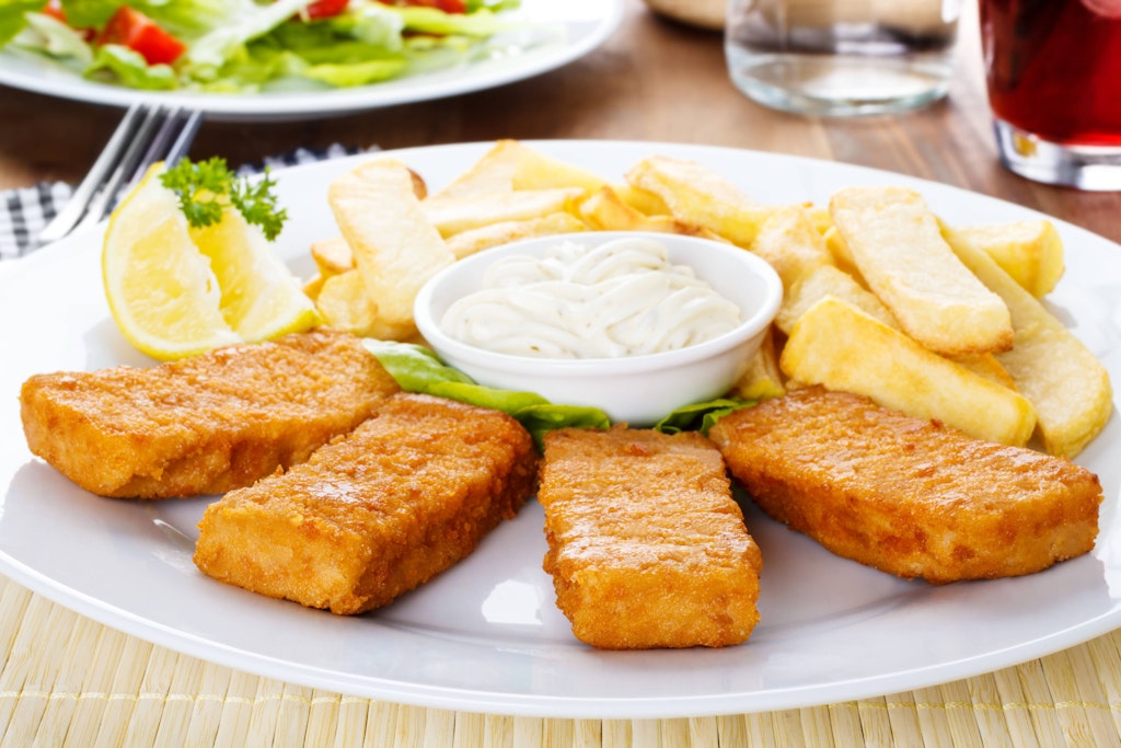 Einfach lecker! Fischstäbchen mögen Kinder und Erwachsene – und wer sie gern isst, muss nicht zum Tiefkühlprodukt greifen.