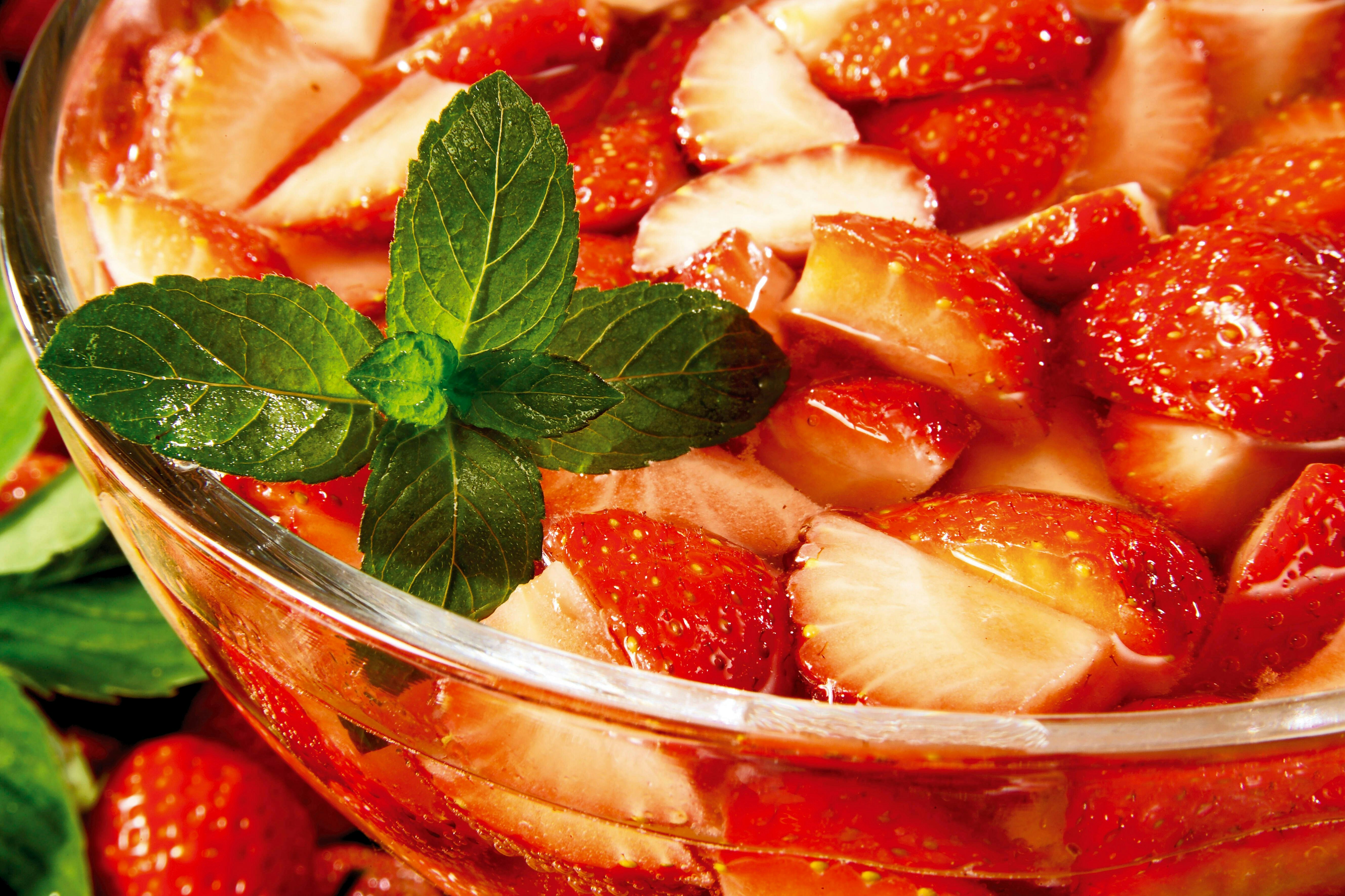 Großer Ratgeber mit Rezept: So machen Sie die perfekte Erdbeerbowle ... Großer Ratgeber mit Rezept: So machen Sie die perfekte Erdbeerbowle ...