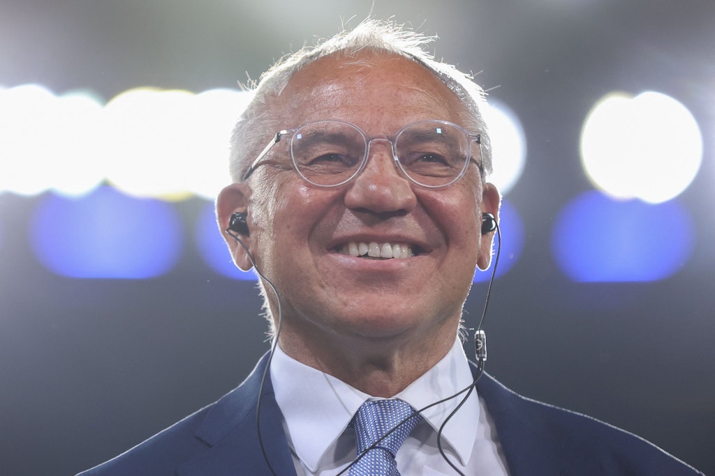 Herthas Trainer Felix Magath hat einfach das Siegerlächeln. Nach der erfolgreichen Rettungsmission strahlt der Coach.