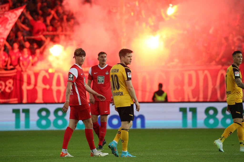 Schon im Hinspiel am Betzenberg war die Atmosphäre beim 0:0 von Kaiserslautern gegen Dynamo Dresden gigantisch. So wird das auch am Dienstag im Harbig-Stadion sein.