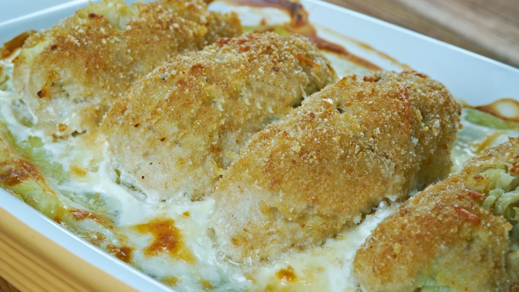 Der Auflauf mit Fischstäbchen ist einfach superlecker - und mit diesem Rezept richtig schnell gemacht.