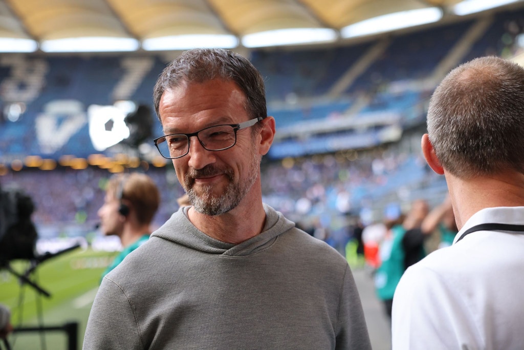 Herthas Manger Fredi Bobic hatte endlich mal Grund zu guter Laune. Klassenerhalt doch noch geschafft.