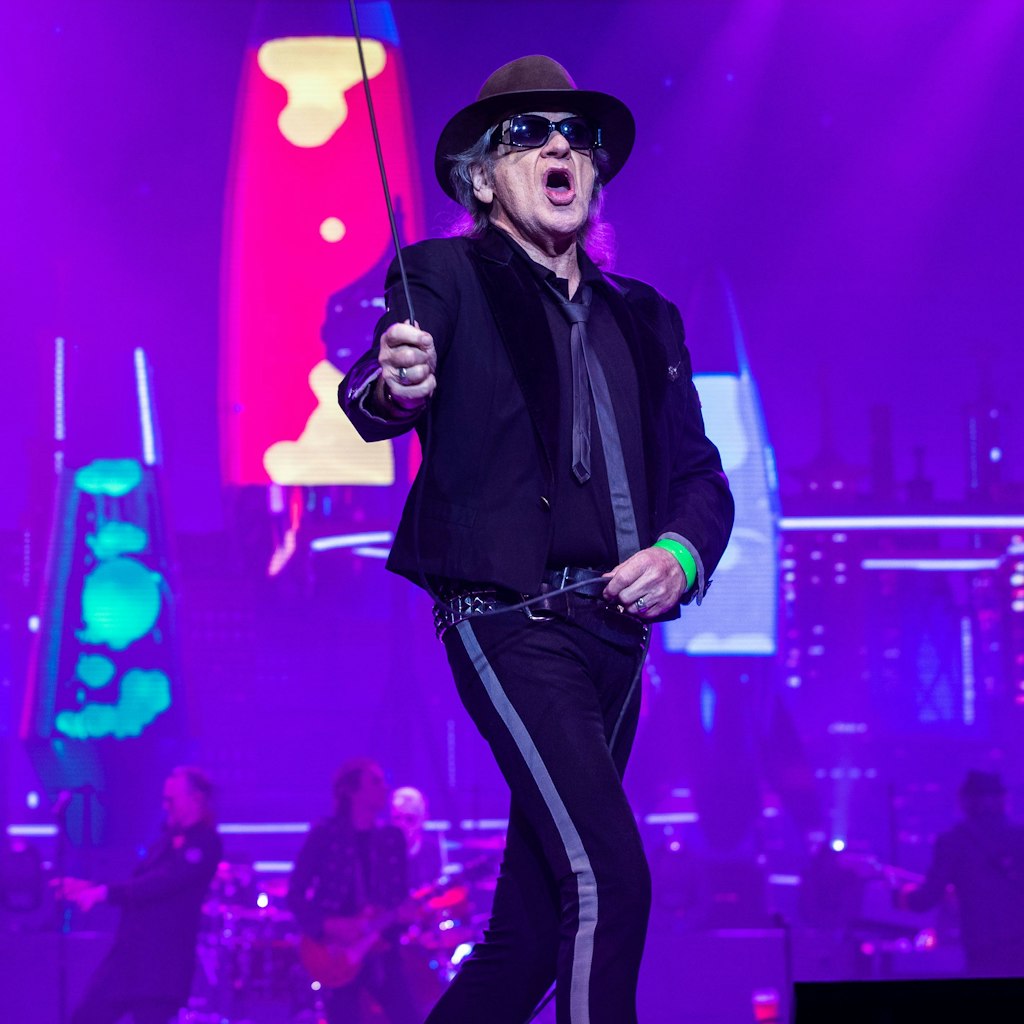 Udo Lindenberg singt beim ersten Konzert der neuen Tournee «Udopium Live 2022» in der Sport- und Kongresshalle Schwerin. Geplant sind von Mai bis Juli 2022 insgesamt 21 Konzerte.
