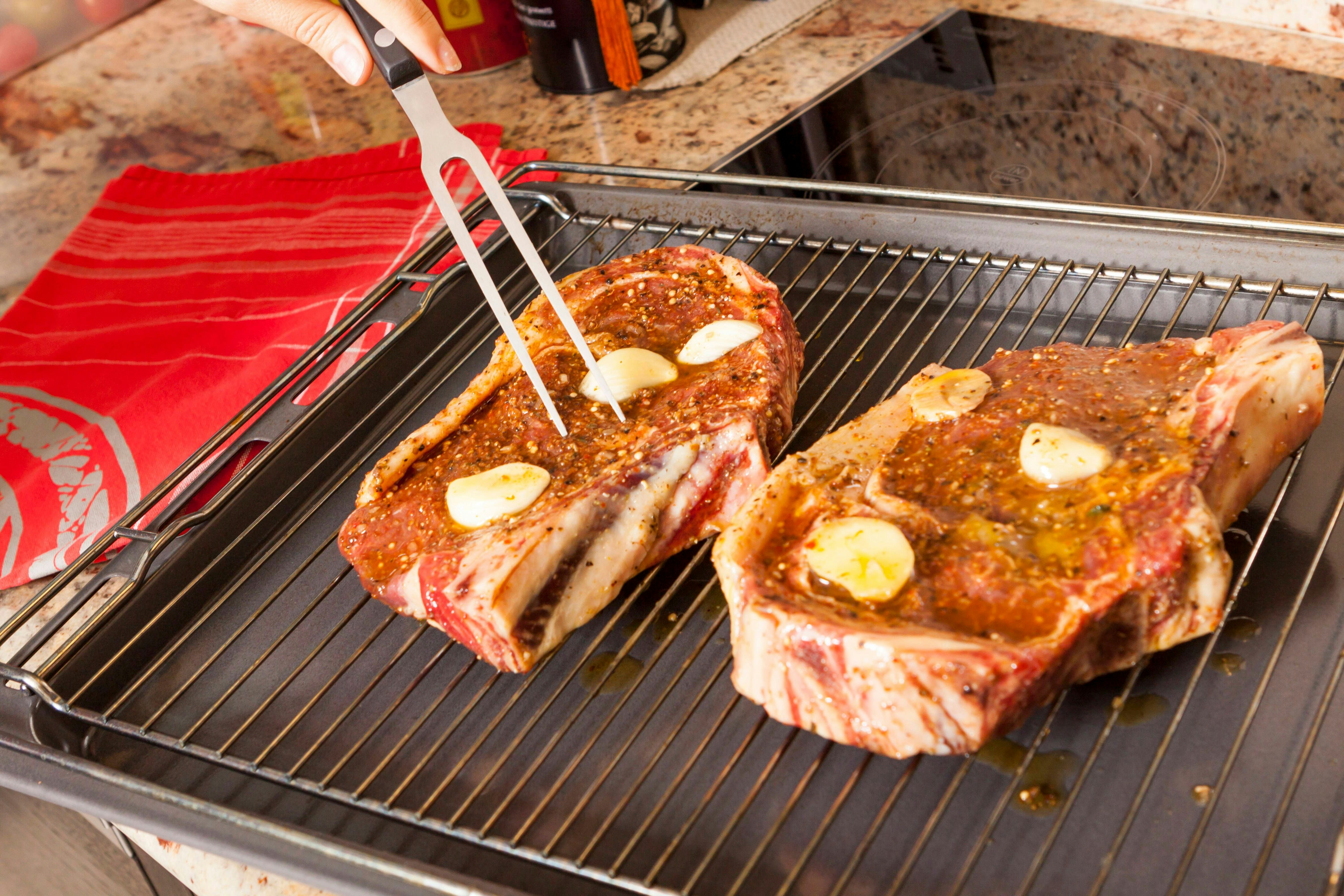 Mit Würze auf den Grill! Fleisch und Fisch richtig marinieren – die ...