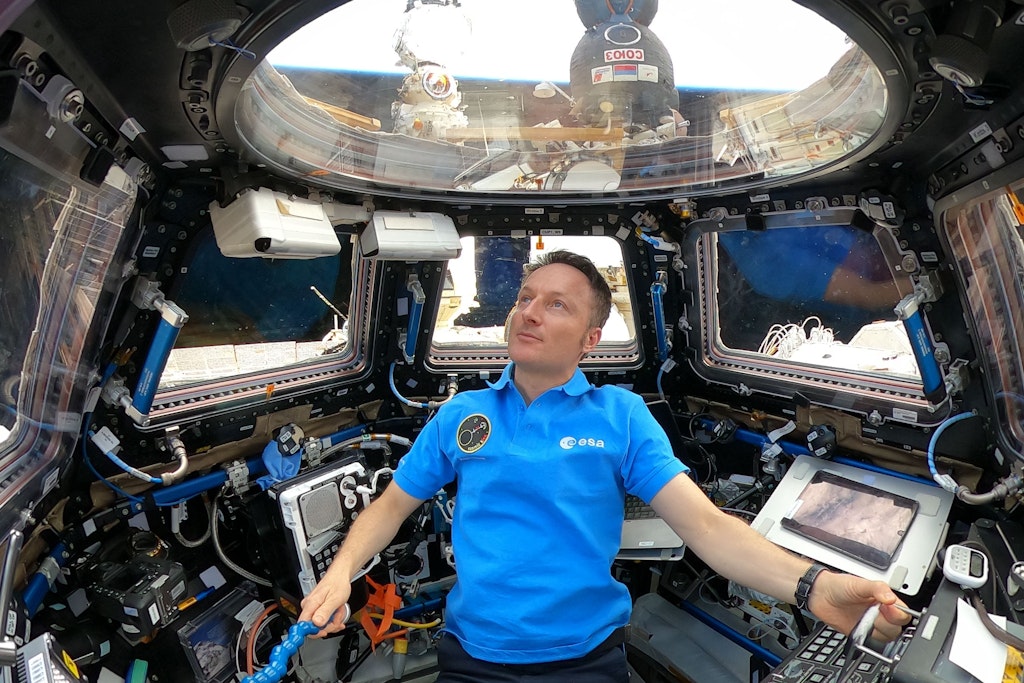 Matthias Maurer in der ISS, die alle 90 Minuten einmal die Erde umrundete