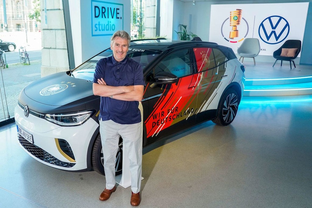 Dieter Müller wurde jetzt auf dem Walk of Fame des Deutschen Fußball-Bundes (DFB) verewigt.