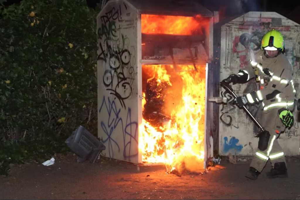 Feuerwehrleute mussten den Brand löschen.
