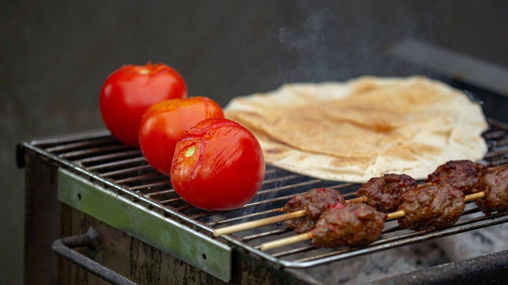 Fladenbrot ist ganz schnell gebacken auf dem Gartengrill.