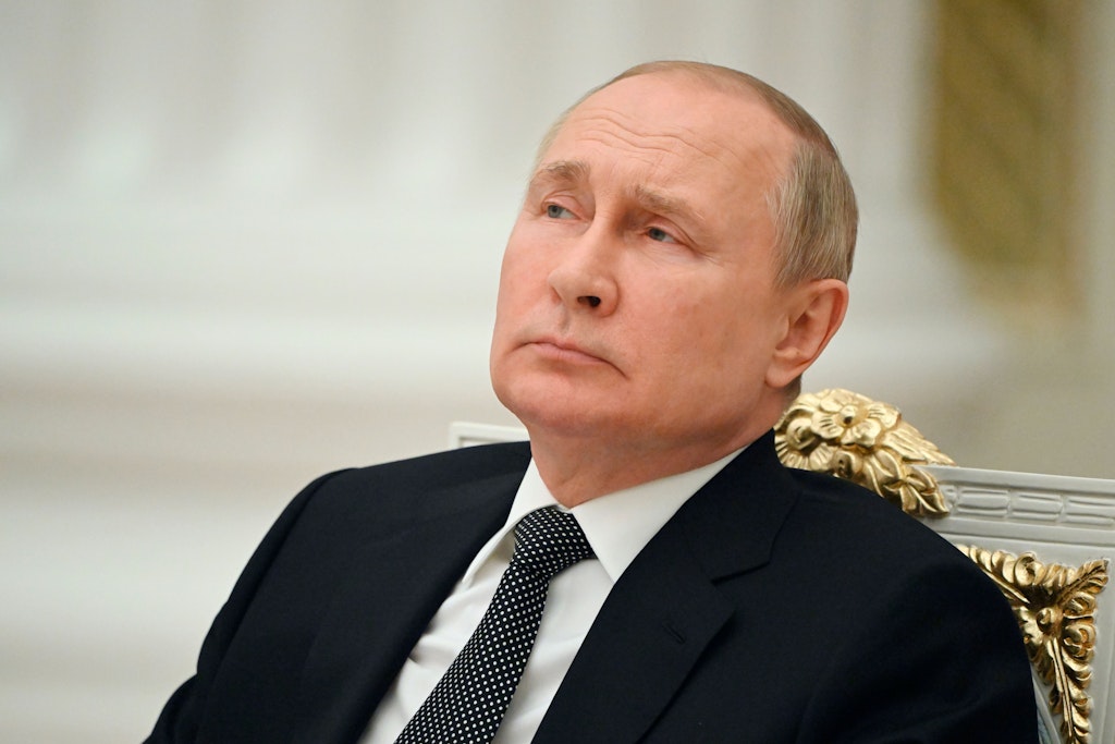 Aufgeschwemmtes Mondgesicht: Für Beobachter ein sicheres Anzeichen, dass Russlands Präsident Wladimir Putin Steroide verabreicht werden.
