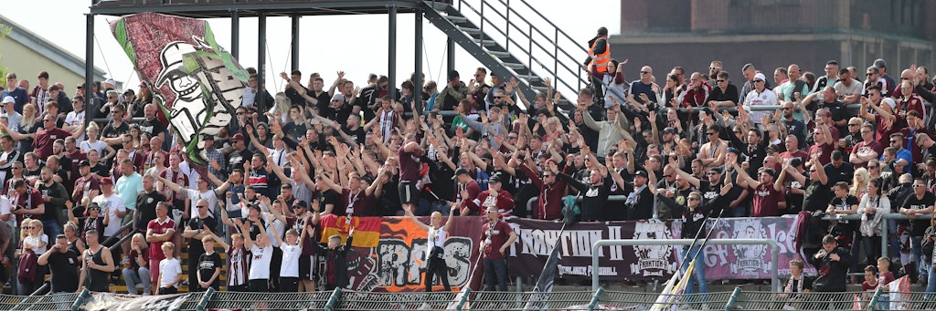Es ist angerichtet für den großen Tag: Die Fans rennen dem BFC Dynamo für Tickets gegen Oldenburg die Bude ein.