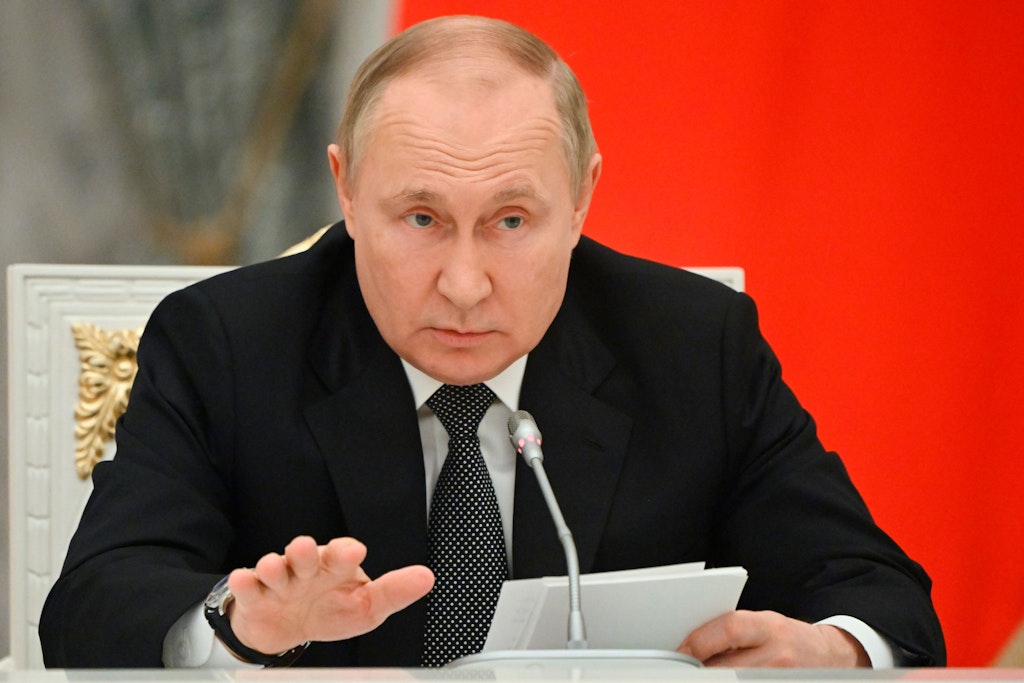 Nur wenn Russlands Präsident Wladimir Putin entmachtet wird, ist die Gefahr für die Nachbarländer gebannt, sind Experten überzeugt.