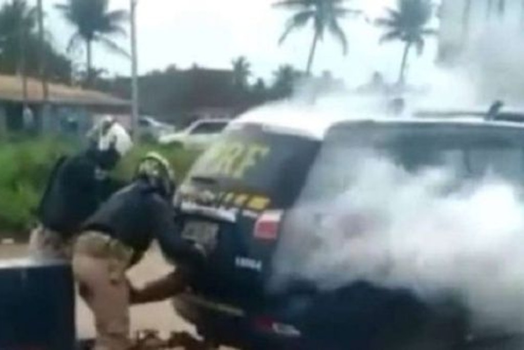 Das Video dokumentiert den schockierenden Vorfall: Polizisten lassen den Festgenommenen im Kofferraum ersticken.