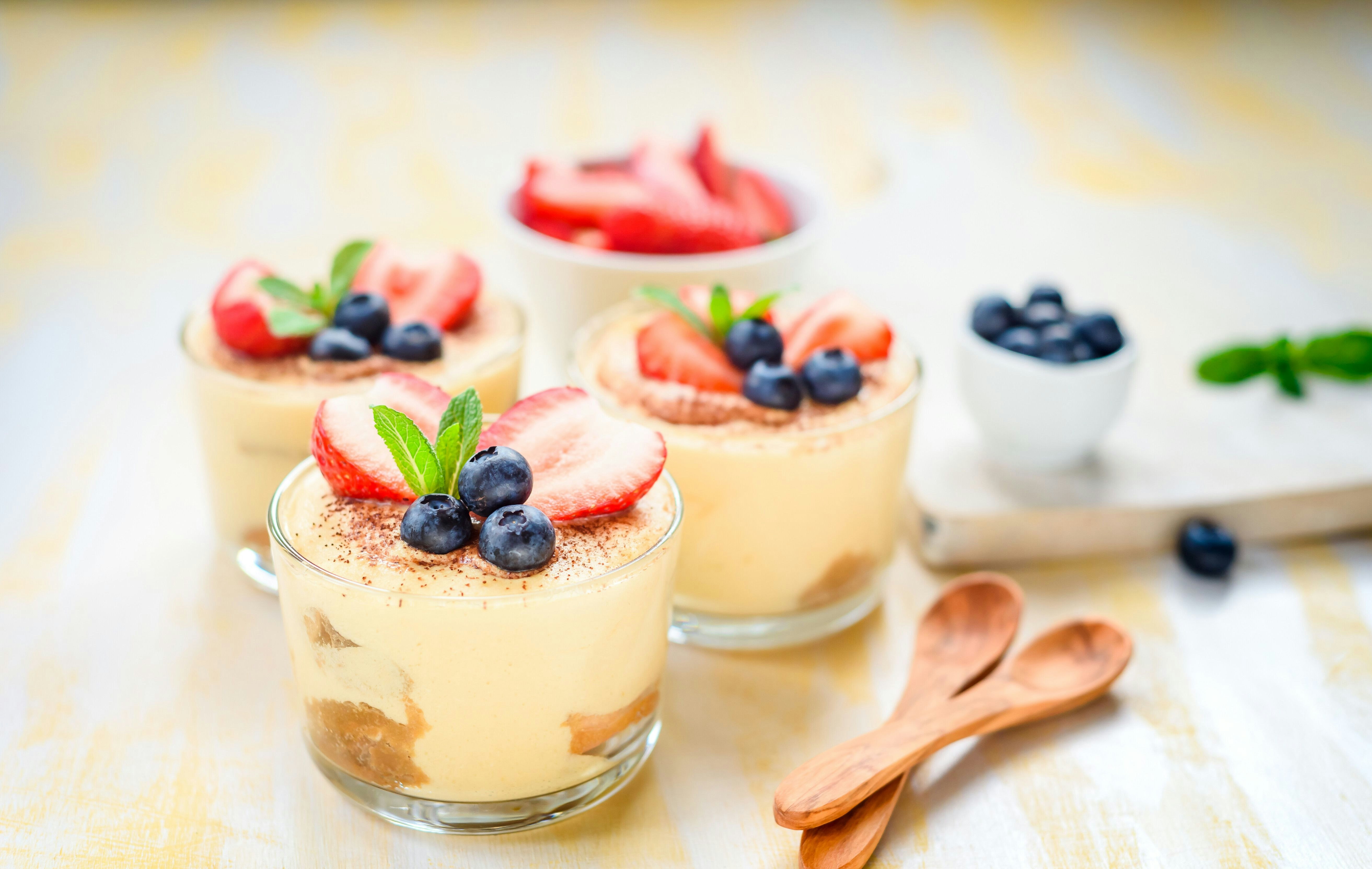 Geniales Dessert: Rezept für Tiramisu mit frischen Erdbeeren! So wird ...
