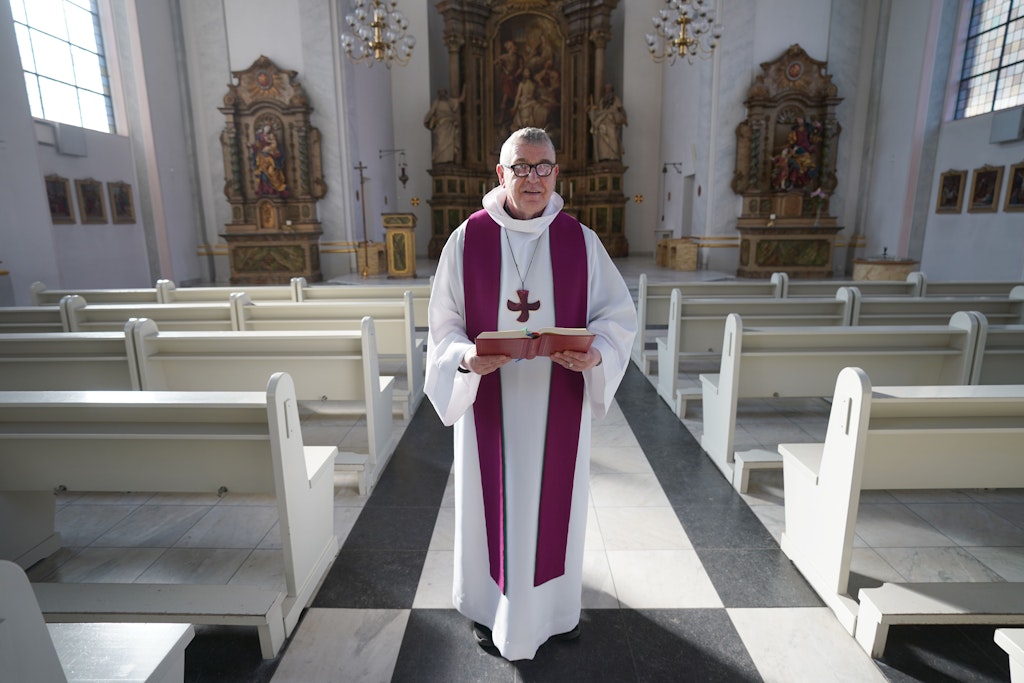 Karl Schultz ist Pfarrer der katholischen St.-Joseph-Kirche an der Großen Freiheit in Hamburg St. Pauli. Seit zwölf Jahren ist er als Pfarrer mitten im Rotlicht-Kiez tätig.