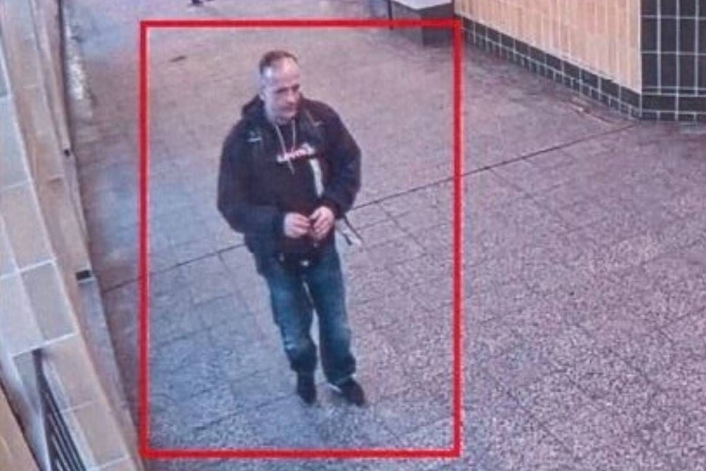 Der Angreifer aus der U5: Die Polizei sucht mit einem Foto nach ihm.