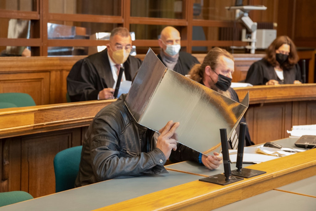 Die Angeklagten hüllten sich am Montag im Berliner Prozess um Steuerhinterziehung in Schweigen.